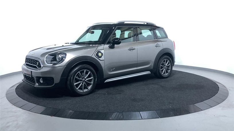 Mand schetsen geestelijke gezondheid MINI Cooper SE Countryman 1.5A PHEV S E ALL 4 / Automaat/ GPS/ Sensoren Mand schetsen geestelijke gezondheid MINI Cooper SE Countryman 1.5A PHEV S E ALL 4 / Automaat/ GPS/ Sensoren